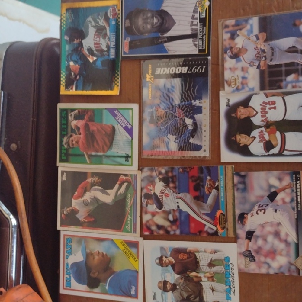 Assorted Baseball Trading Cards Collection - Picture 3 of 3